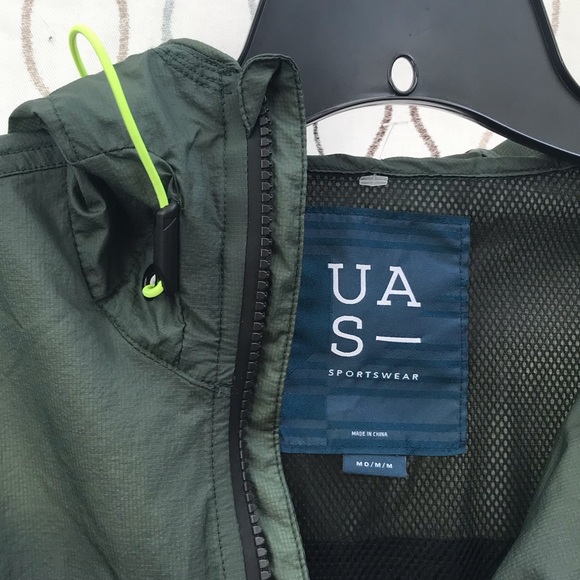 Under Armour Sportswear Track Jacket in Medium - Picture 9 of 16